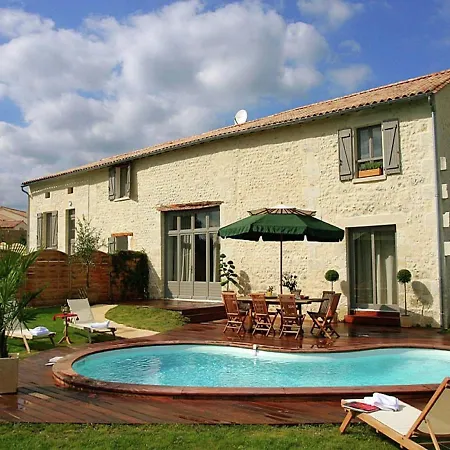 Casa de Férias In France With Private Pool & Garden Chalais (Charente)