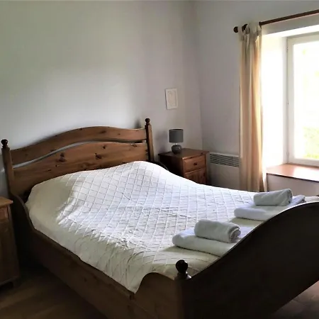 Casa de Férias In France With Private Pool & Garden Chalais (Charente)